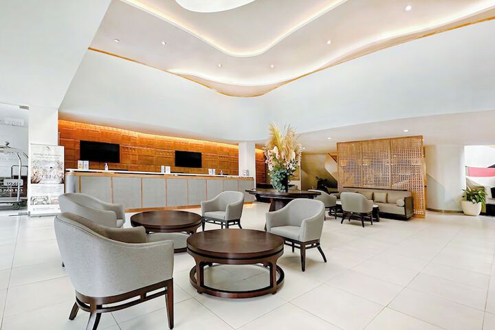Entrance & Lobby