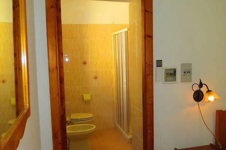 Room 6 of 107