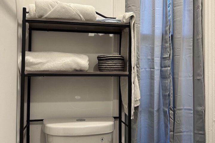 Room 27 of 32