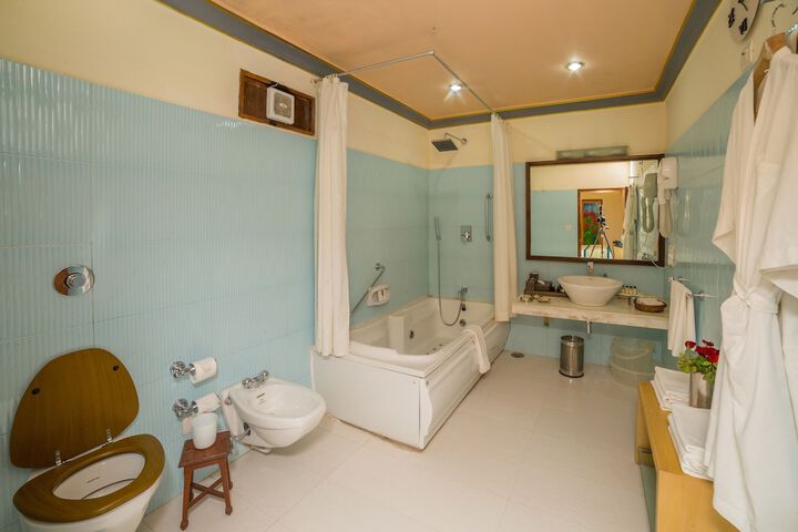 Room 12 of 39