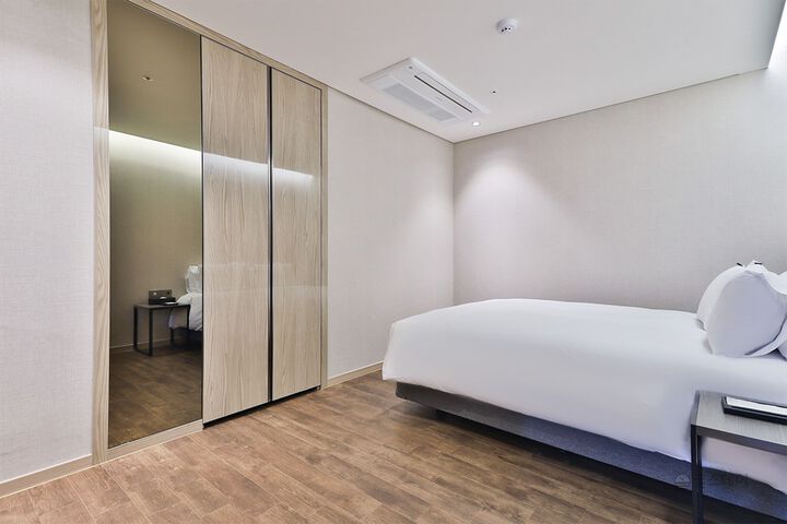 Room 85 of 108