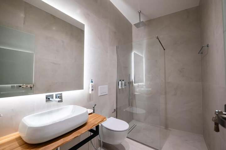 Room 156 of 189