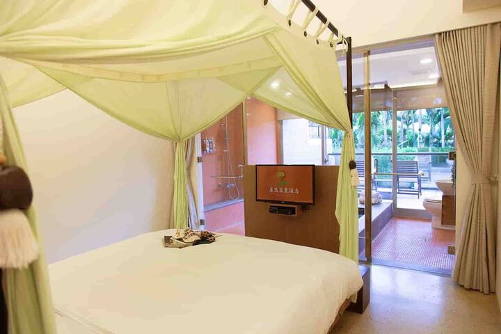 Room 15 of 50