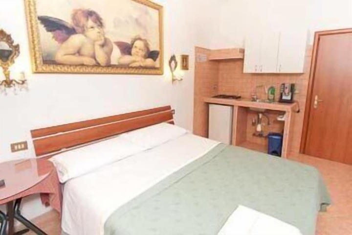 Room 3 of 40