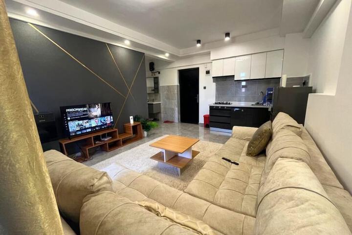 Room 4 of 12