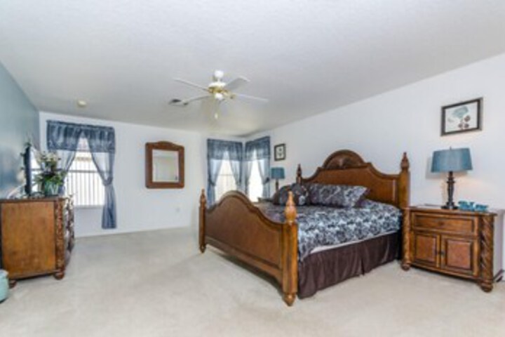 Room 33 of 46