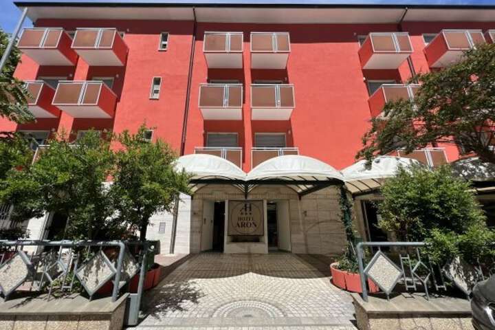 Hotel 77 of 80