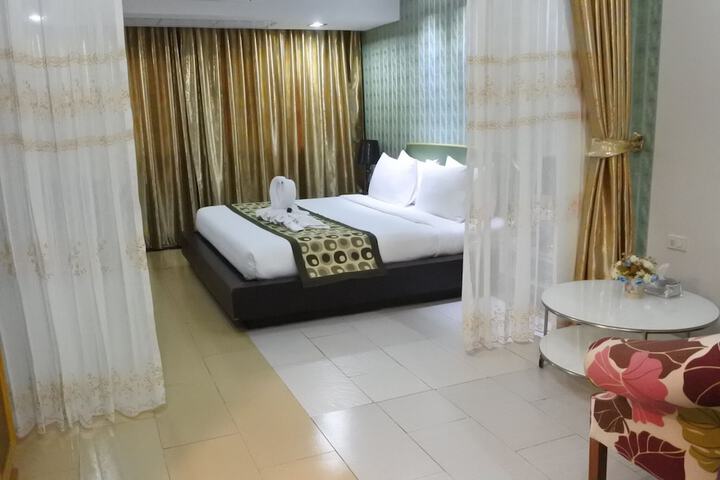 Room 5 of 15