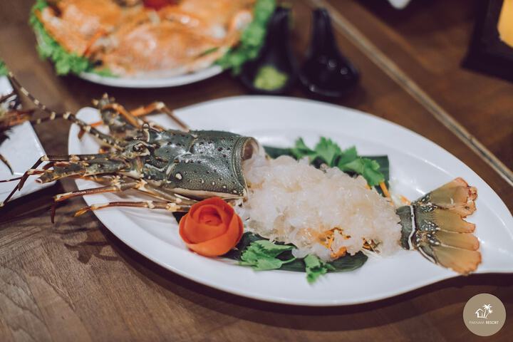 Dining 51 of 77