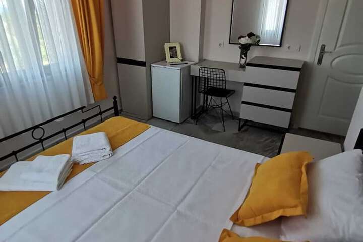 Room 4 of 108