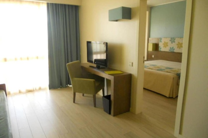 Room 8 of 42