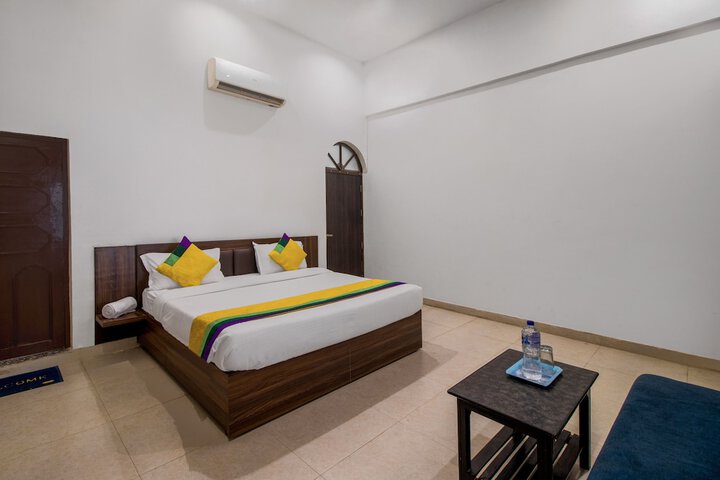 Room 10 of 18