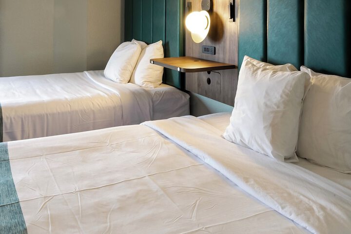 2 Double Beds (10 of 14)