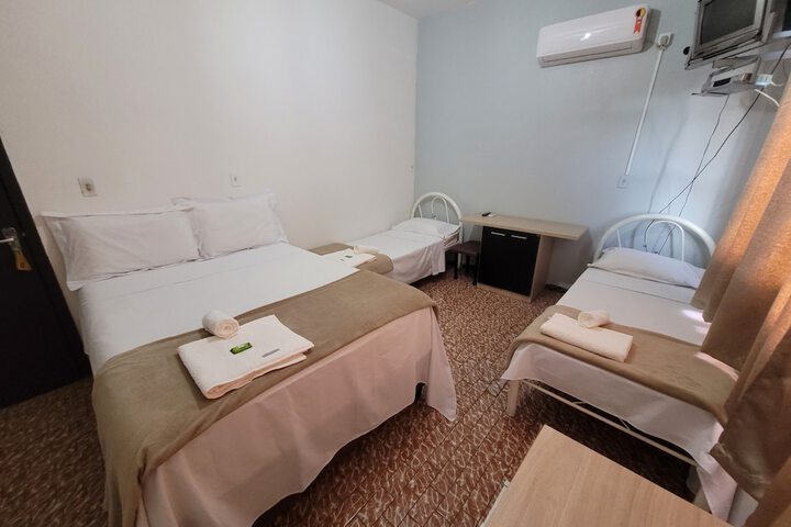 Room 2 of 32