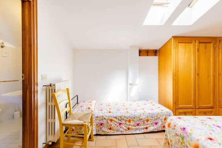 Room 12 of 68