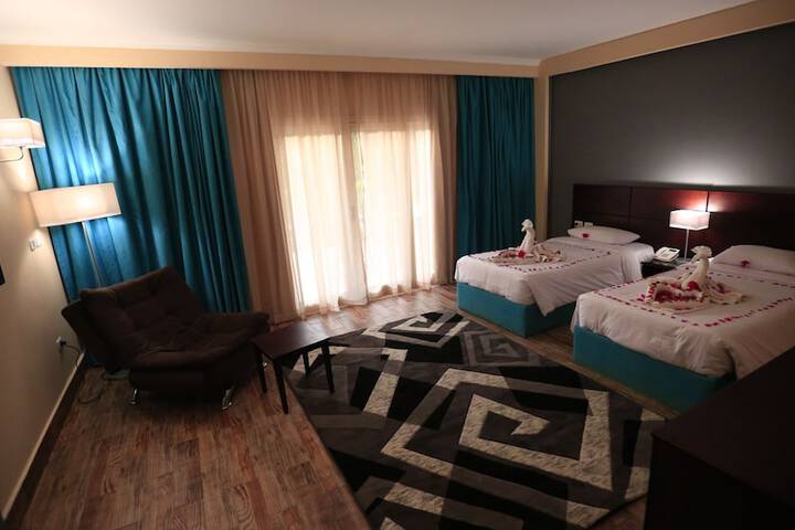 Room 3 of 37
