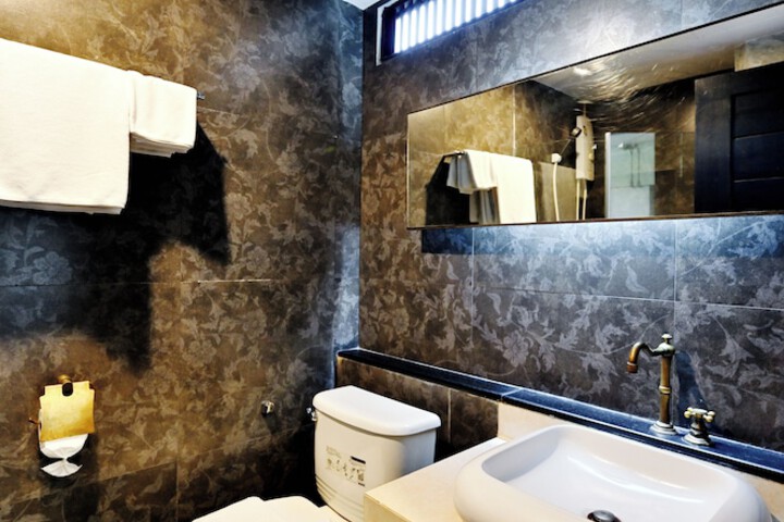 Room 32 of 51