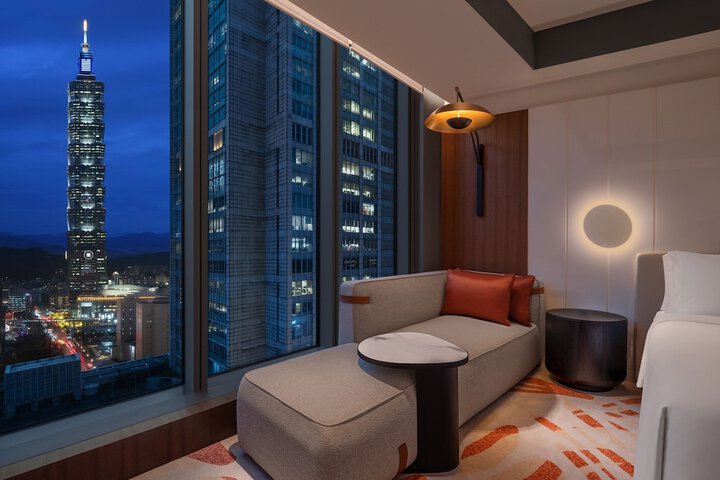 Room 26 of 182