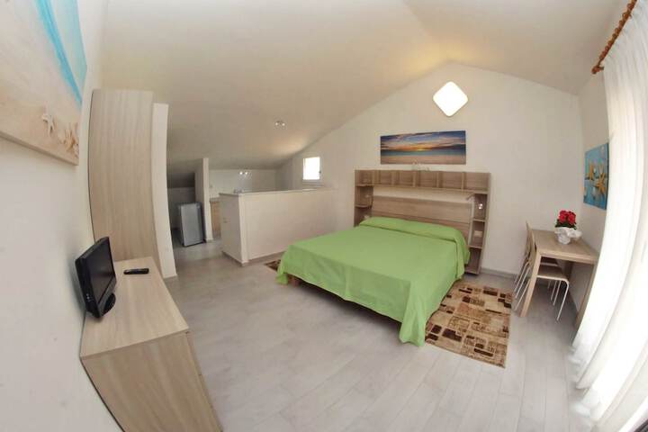 Room 13 of 85