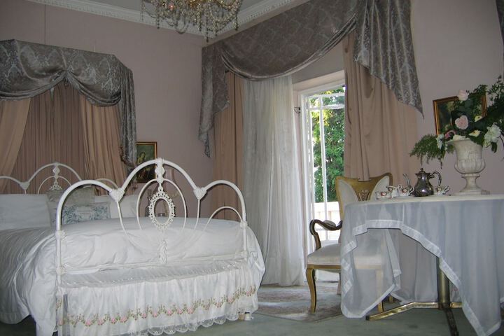 Room 5 of 27