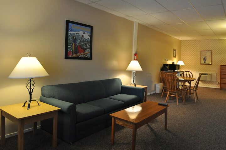 Room 7 of 13
