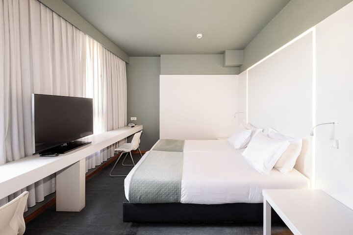 Room 28 of 69