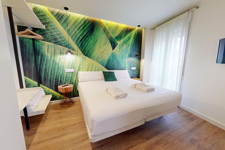 Room 3 of 83