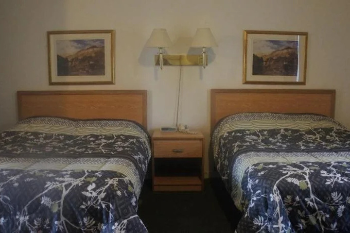 Room 4 of 10