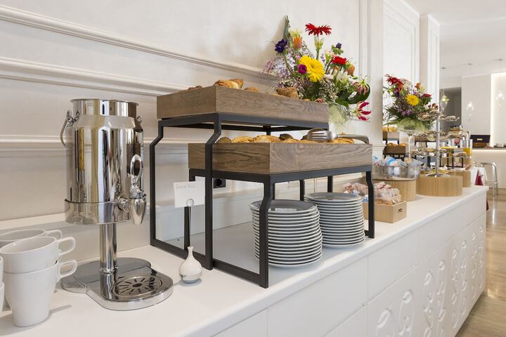 Breakfast/Coffee Service 128 of 138
