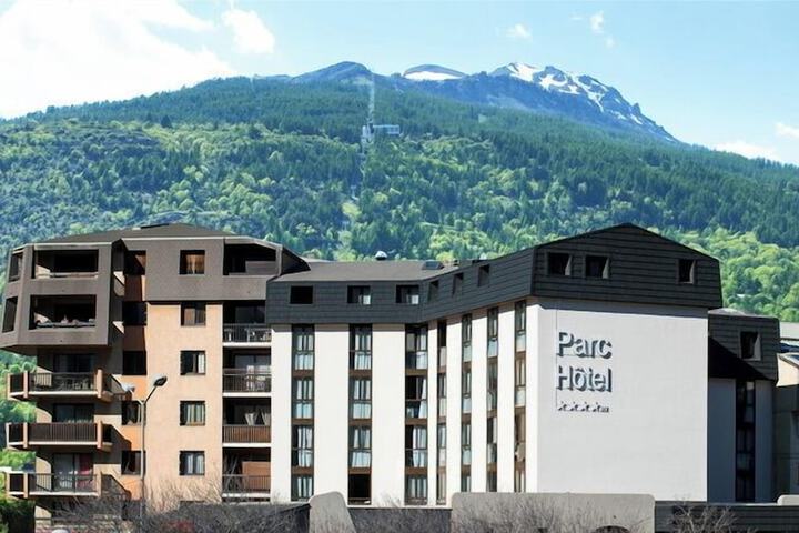 Photo of SOWELL HÔTELS Le Parc & SPA