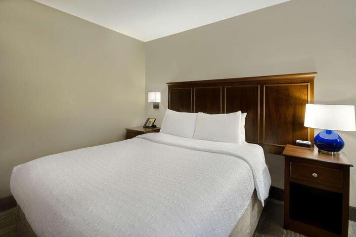 2 Queen Beds (1 of 4)
