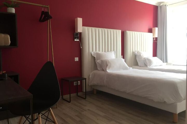 Room 28 of 61