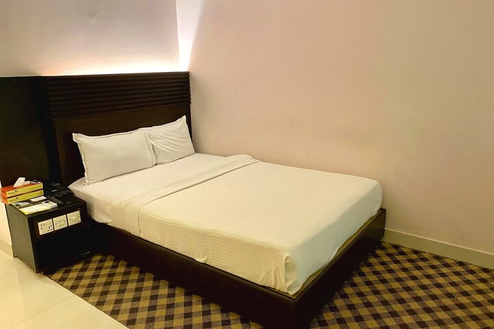 Room 7 of 28