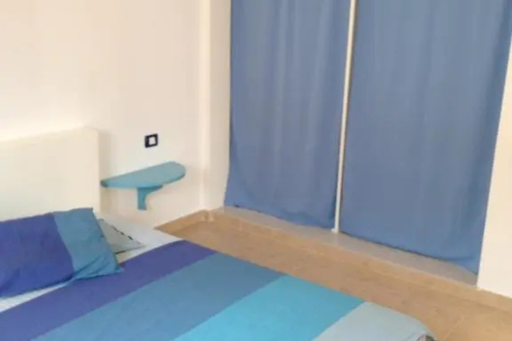 Room 4 of 9