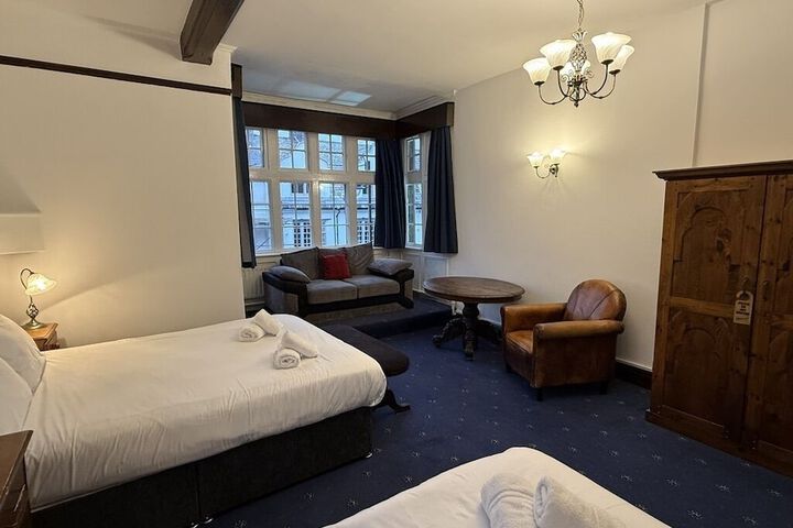 Room 28 of 86