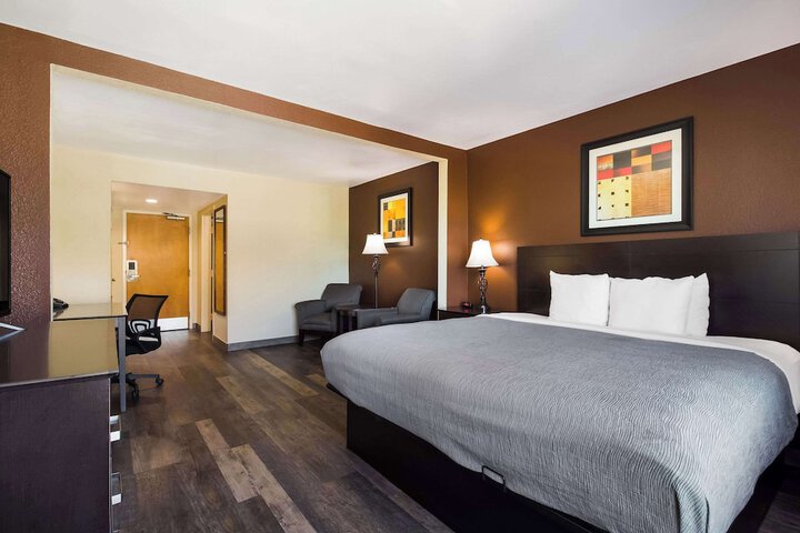 Standard King Bed Accessible (4 of 22)