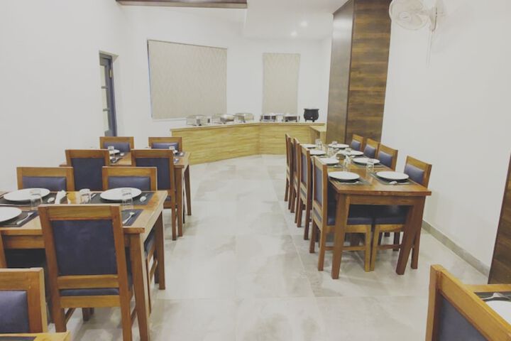 Dining 15 of 17