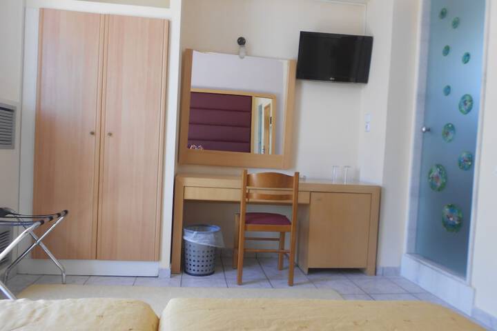 Room 10 of 40
