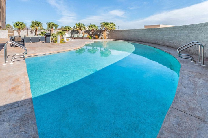 Pool 25 of 45