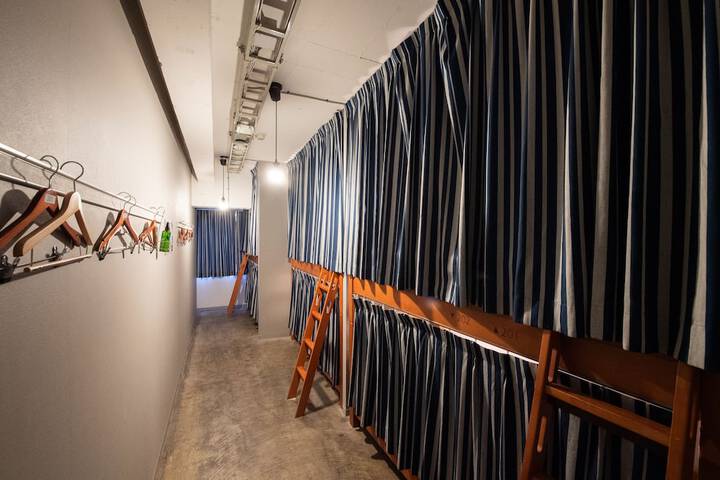 Room 20 of 136