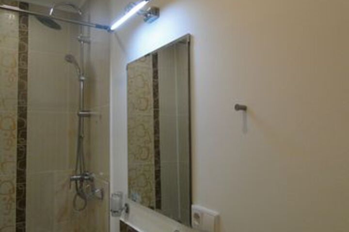 Room 15 of 103