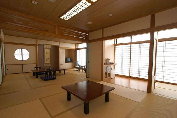 Room 3 of 38