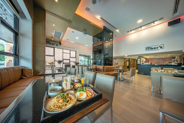 Dining 90 of 127