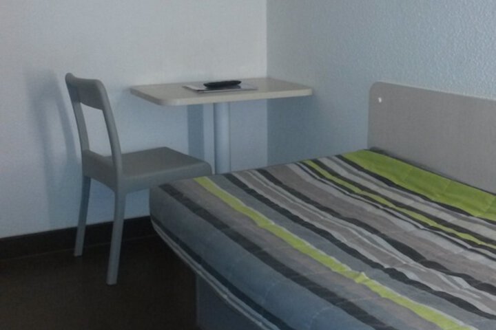Room 9 of 18