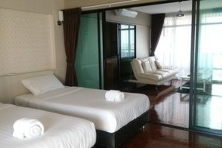 Room 9 of 14