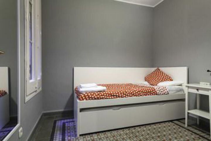 Room 9 of 19