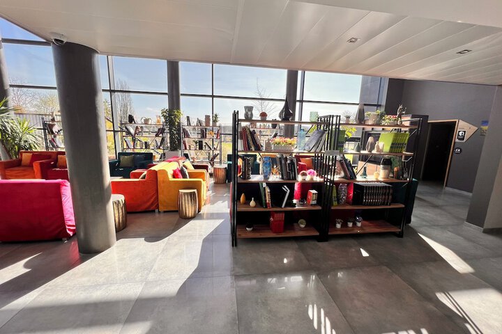 Lounge 41 of 46