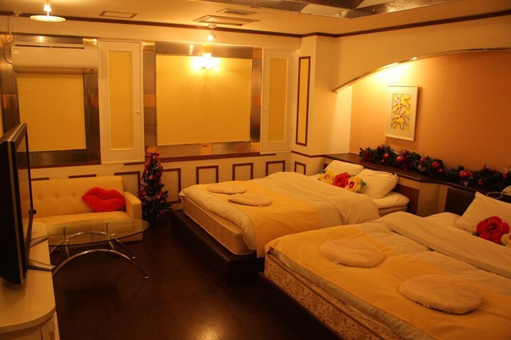 Room 11 of 17