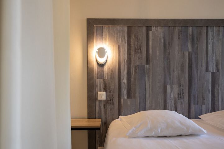 Room 16 of 62