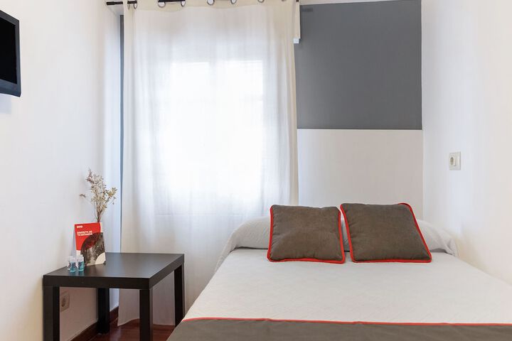 Room 8 of 33
